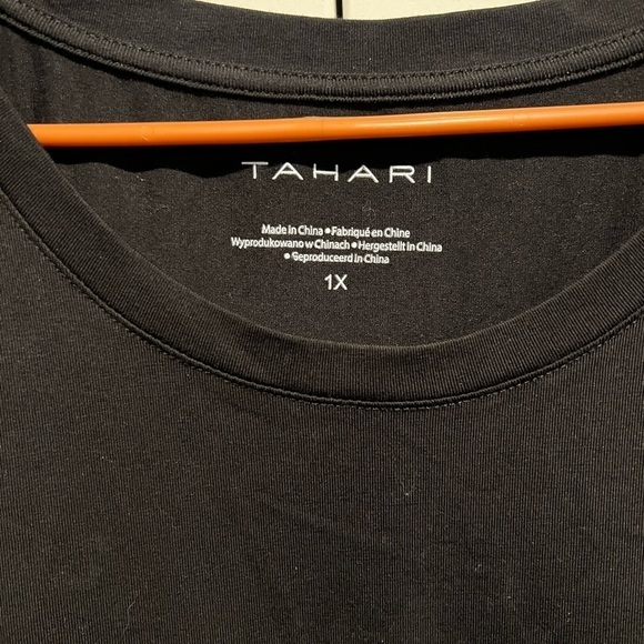 B2.02 NWT TAHARI Black Crew Neck High Low capped/short sleeve tee 1X - Picture 3 of 3